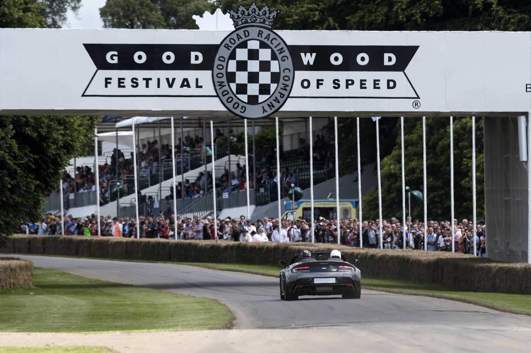 160701astonmartin_goodwood_festival_of_speed