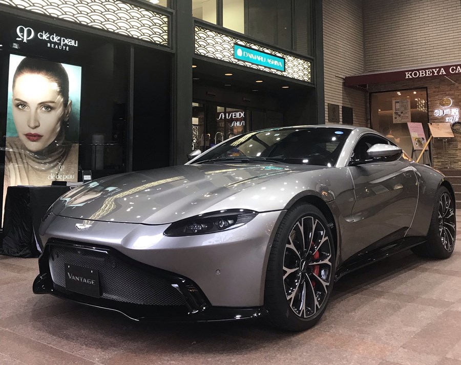 181207_aston_martin_vantage