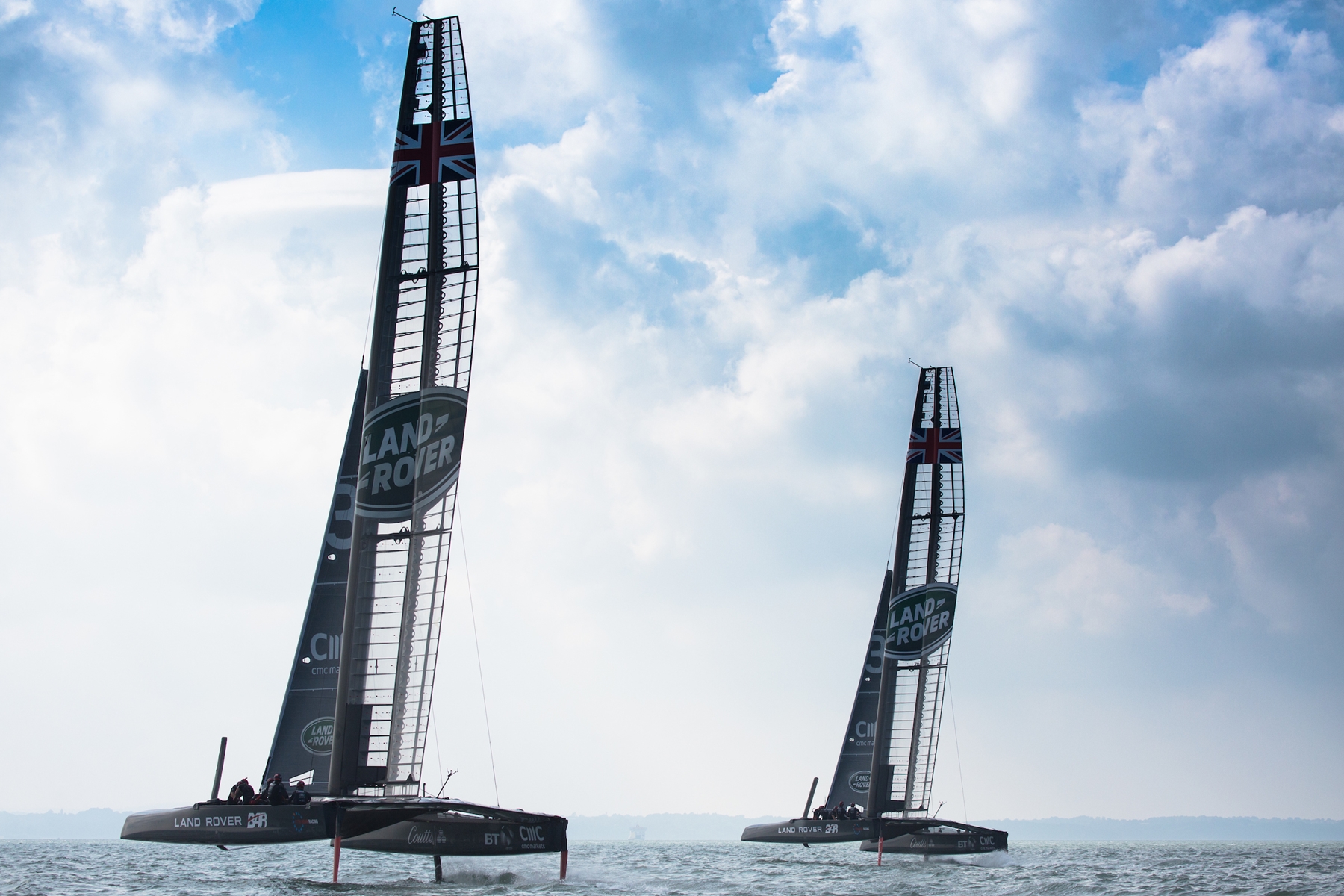 161119land-rover-driving-ben-ainslies-race-win-americas-cup