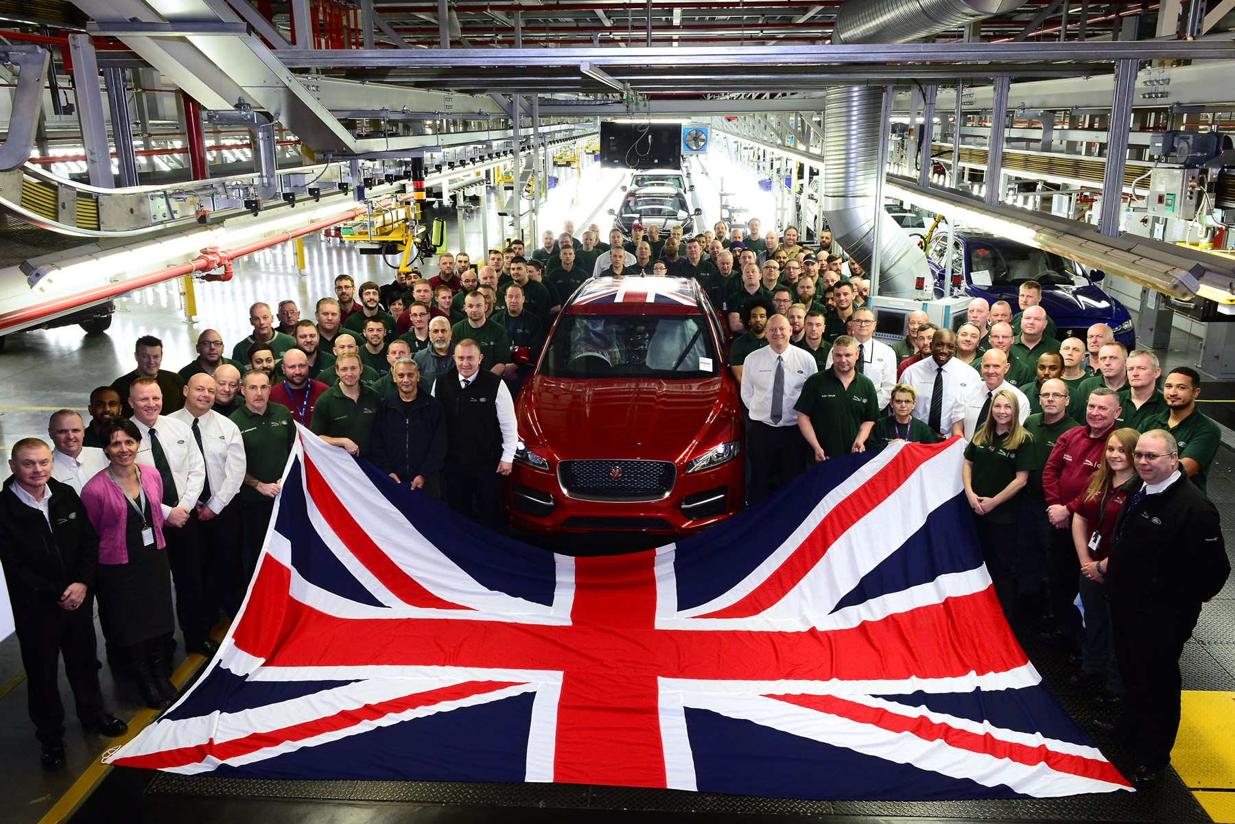 170215jaguar-land-rover-britains-biggest-car-manufacturer-second-year