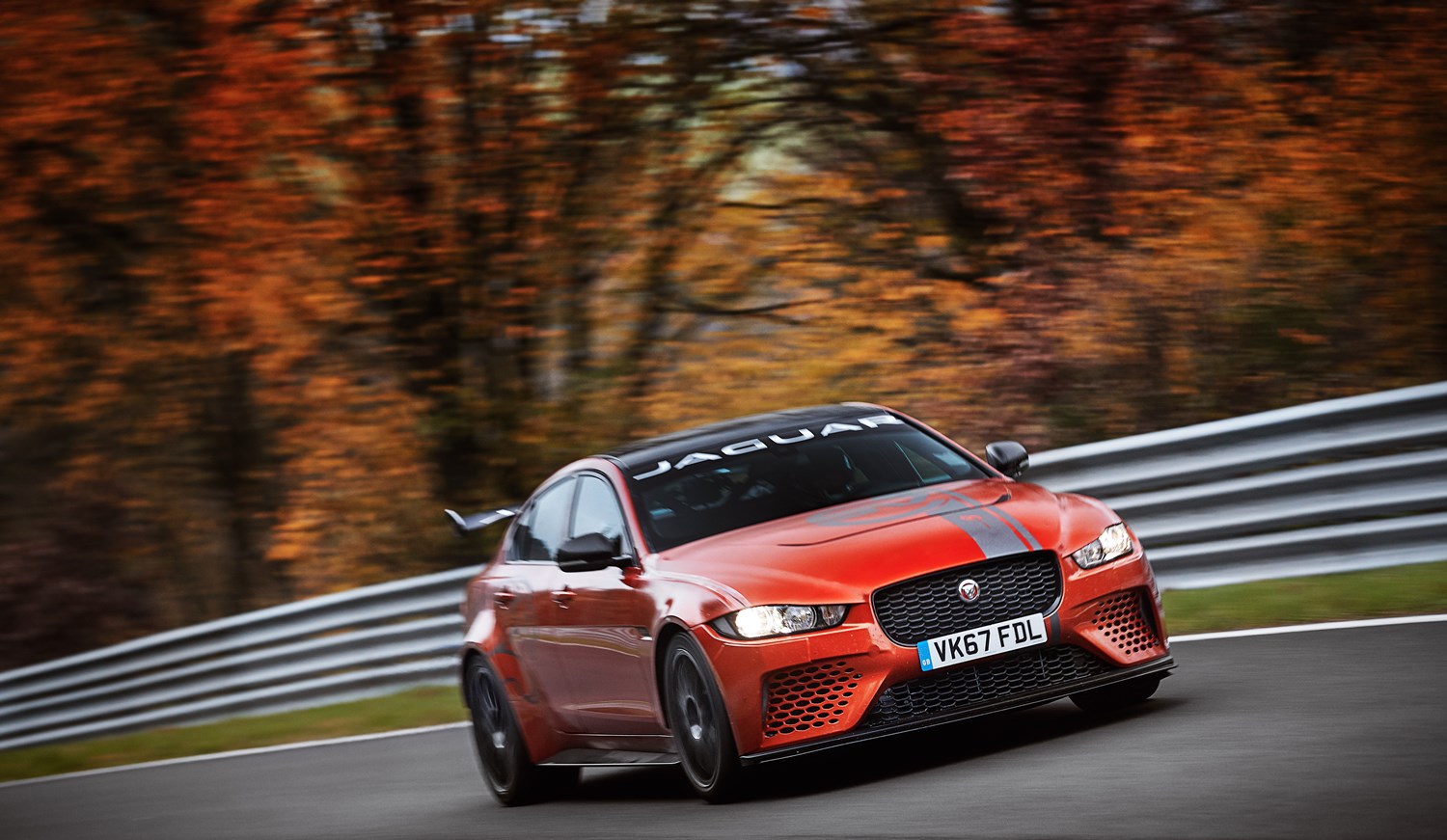 171130jaguar_xe-sv-project8