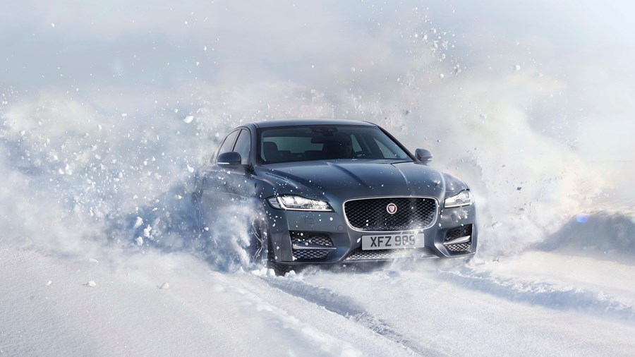 190219_jaguar_xe_xf_awd_superior