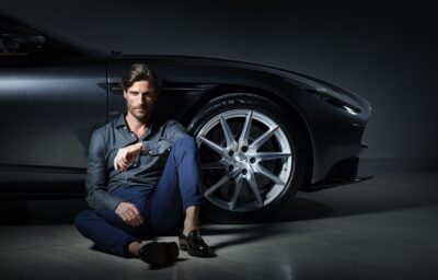 ラグジュアリーなカプセル・コレクション「Aston Martin by Hackett」を発表