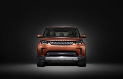 ランドローバー新型「DISCOVERY」の画像を初公開