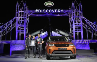 ランドローバー、新型「DISCOVERY」を世界初披露