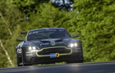 アストンマーティンVantage GT8　ニュルブルクリンク24時間レースSP8クラスで優勝