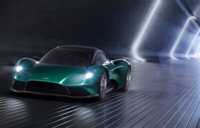 Vanquish Vision Concept：アイコン・モデルの名称が アストンマーティン初の量産ミッドエンジン・スーパーカーとして復活