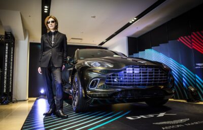 アストンマーティン「DBX」、X JAPAN YOSHIKIと 夢の“X”共演を実現